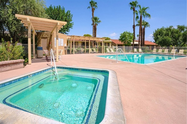 Pool & hot tub