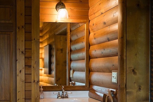 En-suite private sink/vanity - perfect for bedtime routines in a full house