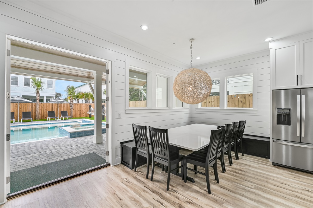 Dining area offering direct access to the pool.
