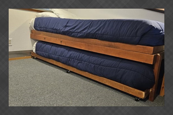 Loft area: 2 Twin beds.