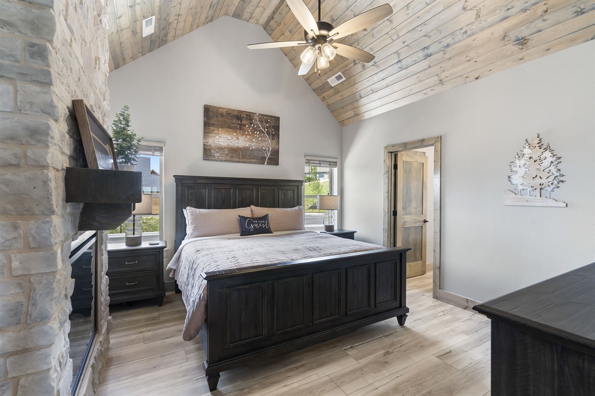 King bedroom with en suite bathroom and electric fireplace