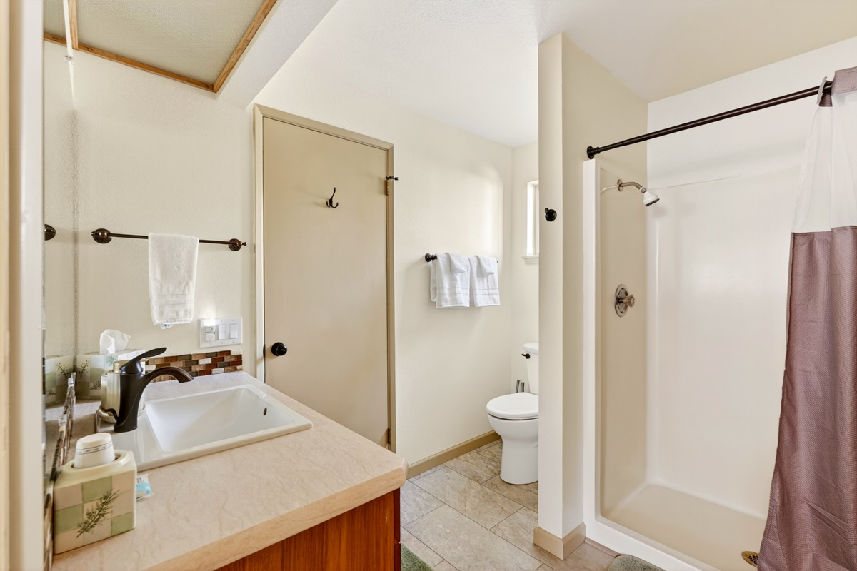 Upstairs bathroom 2