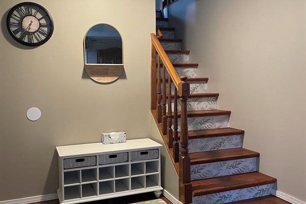 Stairs to 2nd floor bedrooms/bath