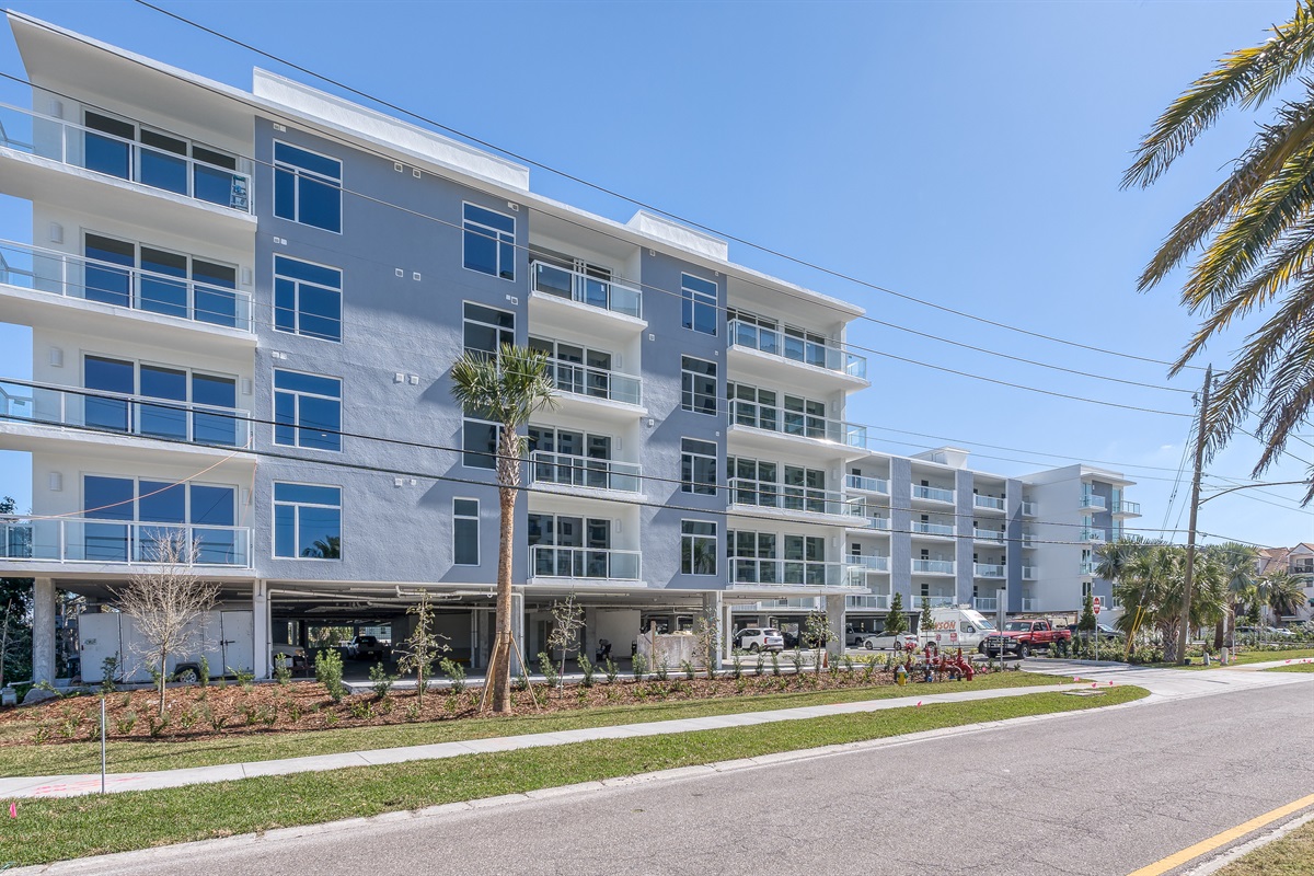 Azure, Clearwater, 6 min. drive to Clearwater Beach!