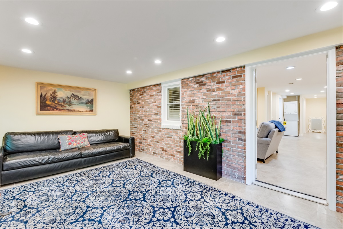 Downstairs Sun Room: Enjoy stylish leather seating and vibrant decor in this inviting hangout space!
