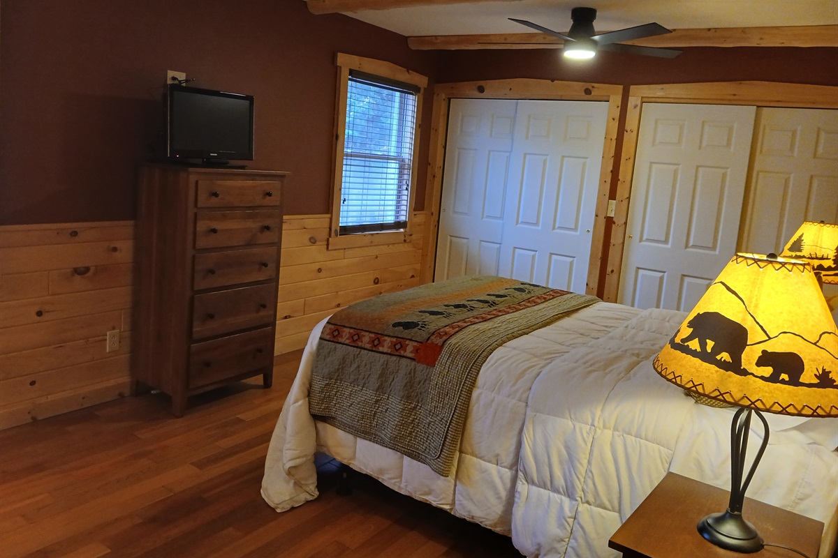 Main Floor Bedroom #1- Queen