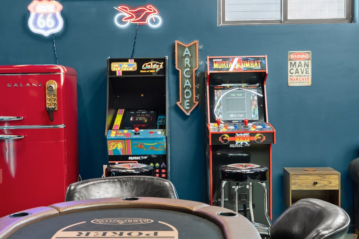 Classic arcade fun with 1-Up Pac-Man, Call of 81 Deluxe, and Mortal Kombat II Deluxe—perfect for game lovers of all ages.
