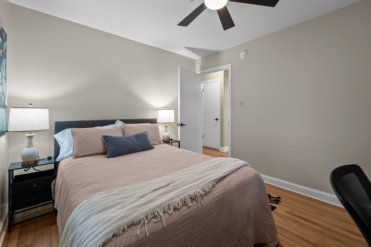 Full size bed in 2nd bedroom