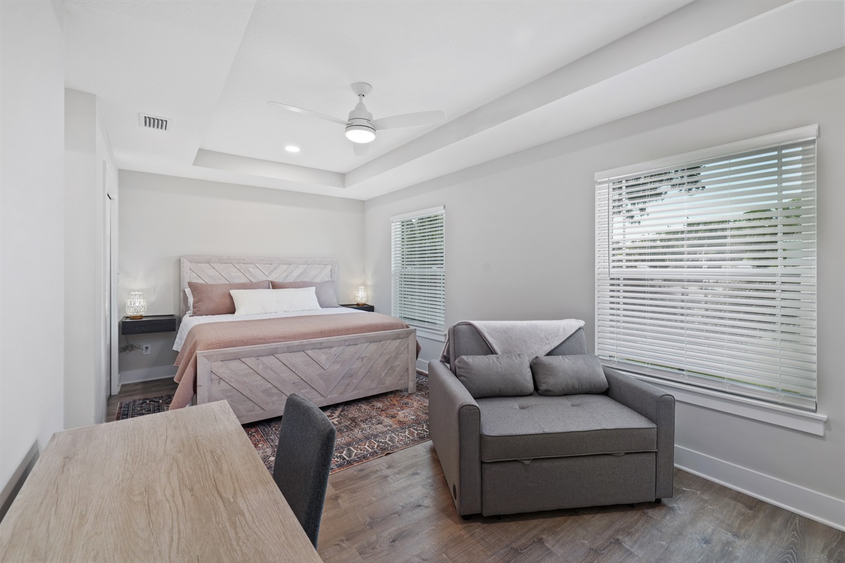 King master located at front of house, 2nd floor