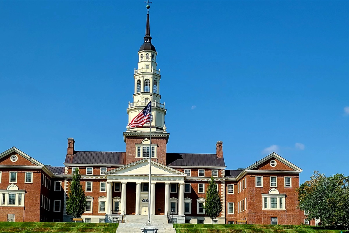 Colby College Campus is less than 5 minutes away!