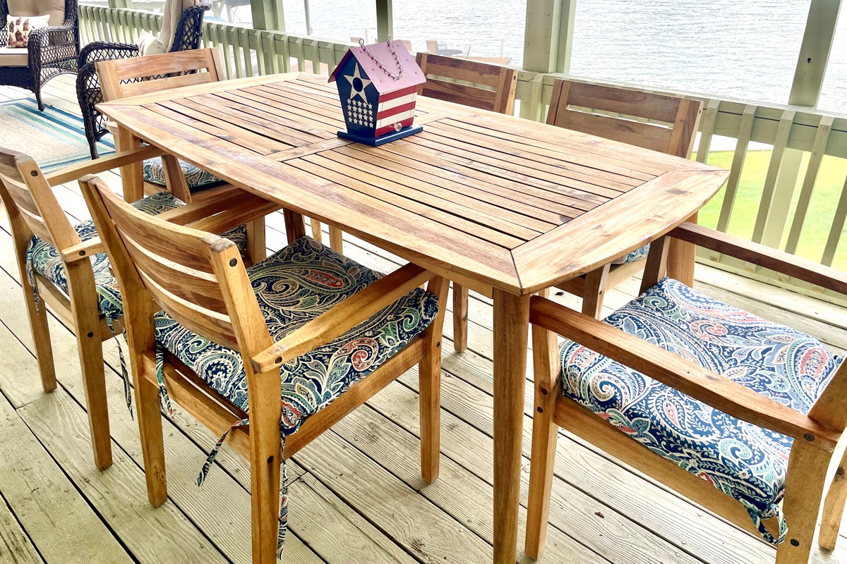 Dine on the Screened Porch