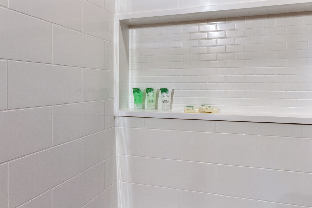 Updated shower with complimentary shampoo, conditioner, lotion and bar soap!