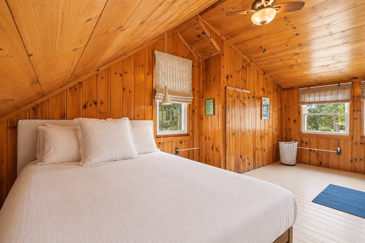 Second bedroom - queen bed 