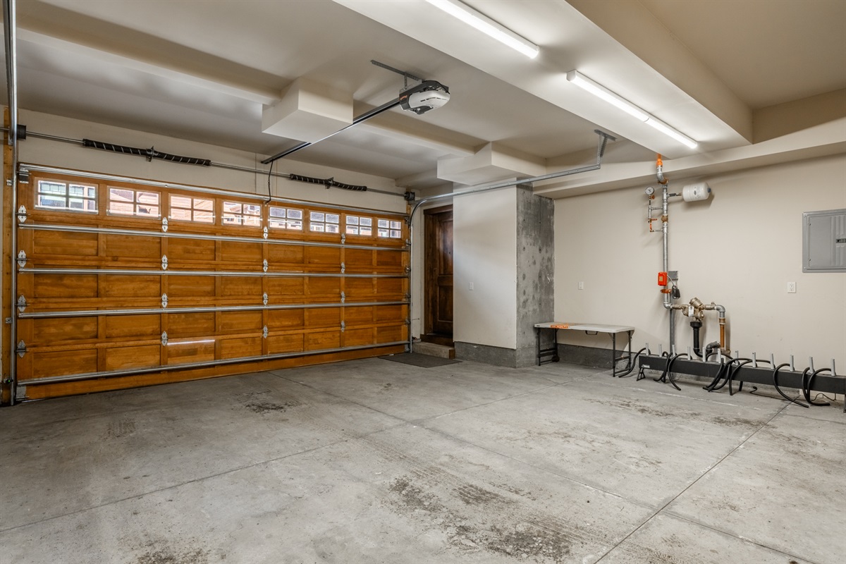 Boot warmer in Bear's Den and equipment storage in 2 garages make ski days easier for your entire group.