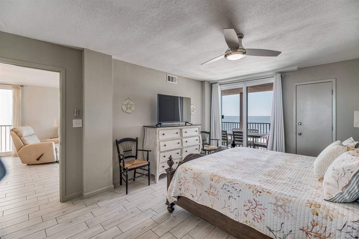 Wind Drift 301...Breathtaking Beachfront Condo! Sleeps 10! Coastal