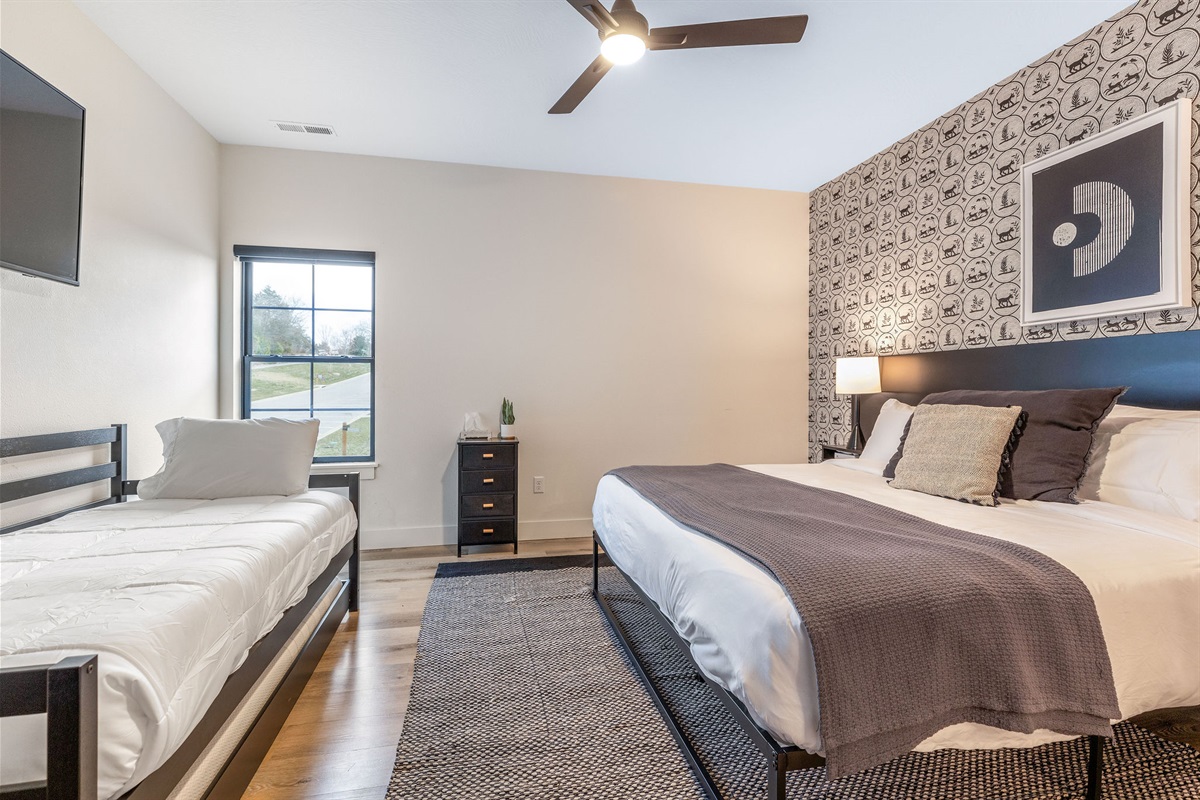 Upper level King bedroom #3 w/ daybed and trundle & ensuite bath