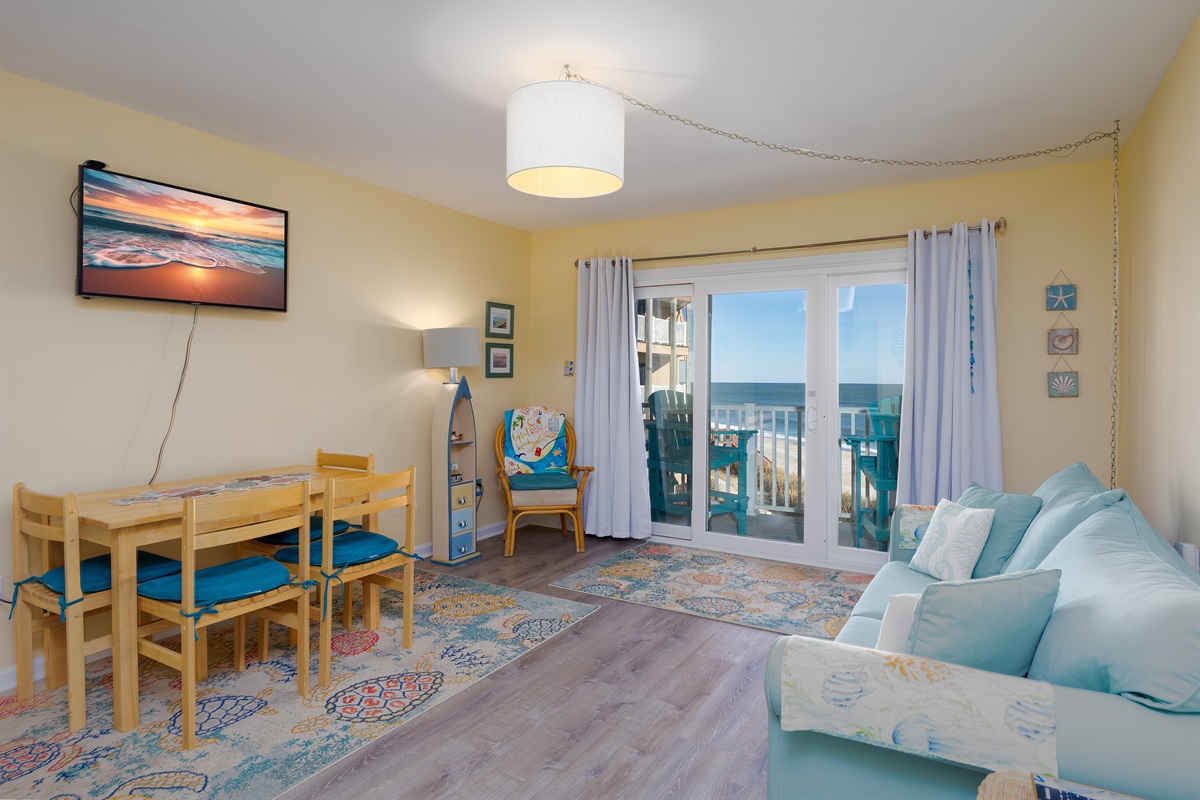 Smart TV, dining area, and ocean views