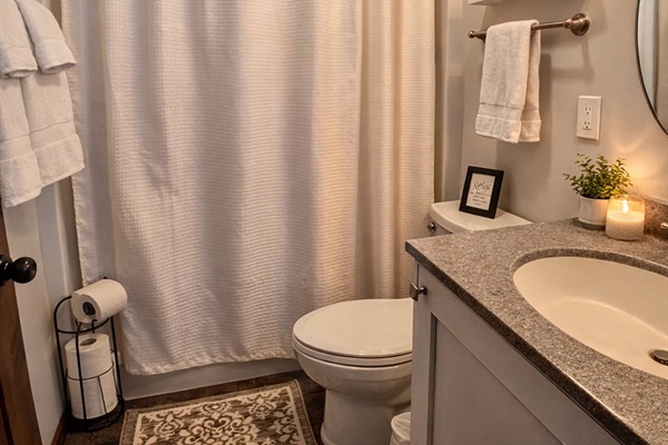 Cove-Out Cottage Main Bathroom
