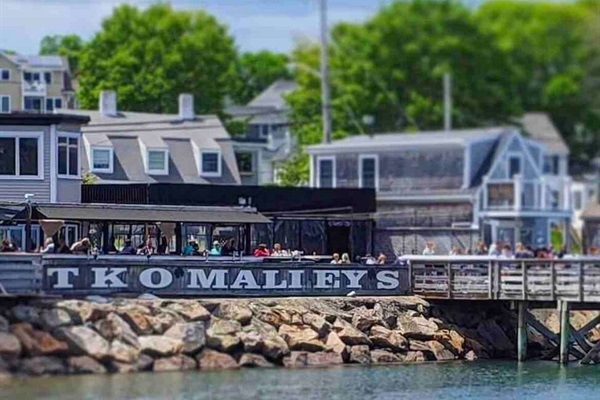 TKO Malley's restaurant, 5 minutes from the house, offers amazing waterfront seating and serves up American comfort food with classic drinks