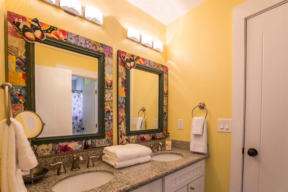Bathroom that is shared with the Pineapple and Keiki room.