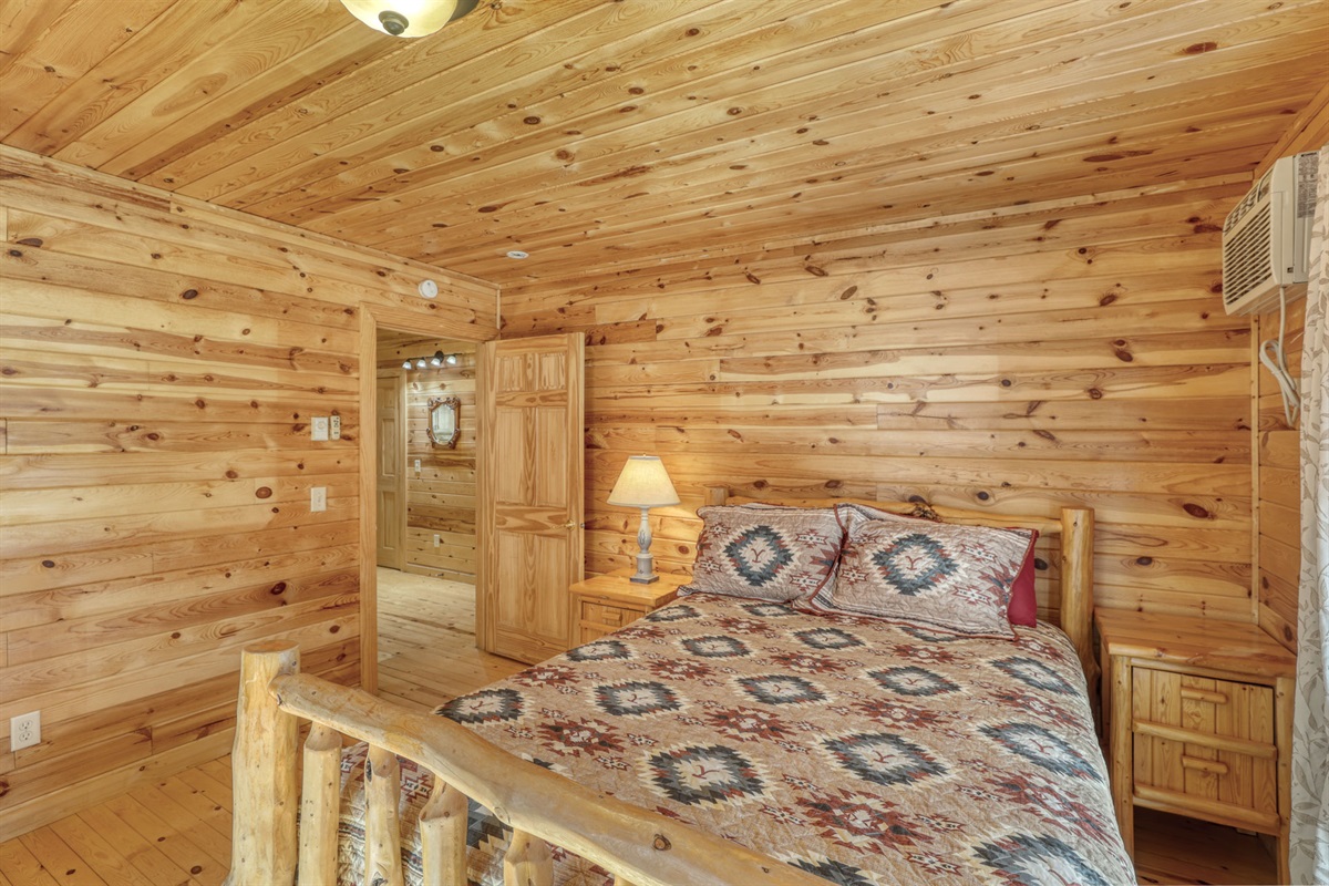 Bedroom 2 with Queen bed