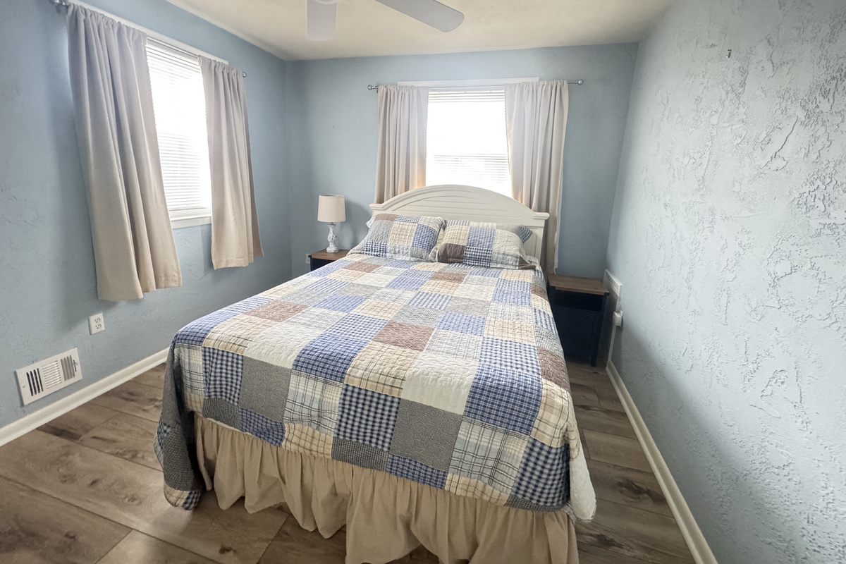 Bedroom_Queen_Bed_Blue