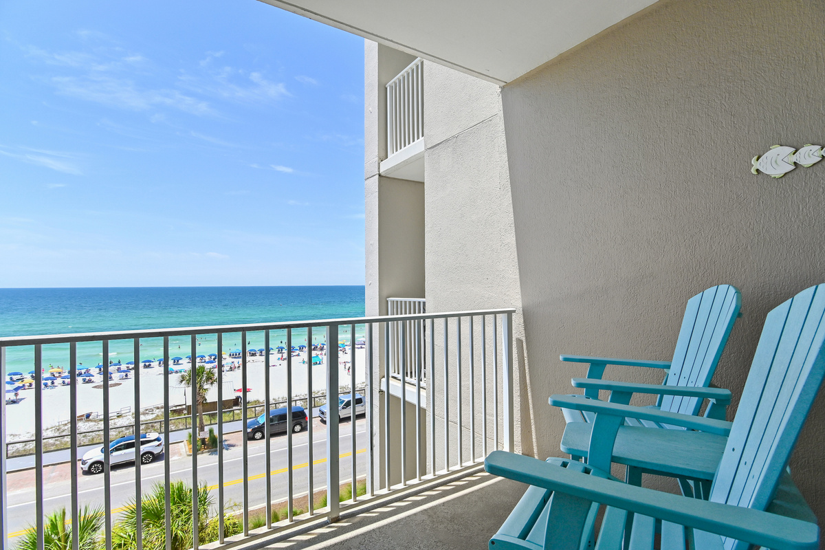 Spacious patio with plenty of seating, perfect for soaking in those Emerald Coast Views - accessible from the living room 