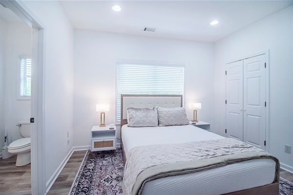 Upstairs Bedroom with Queen Bed