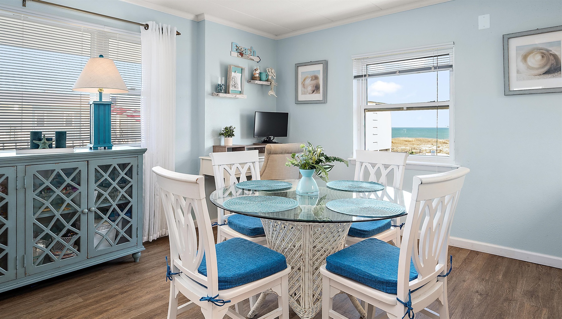 What's better than ocean view dining?