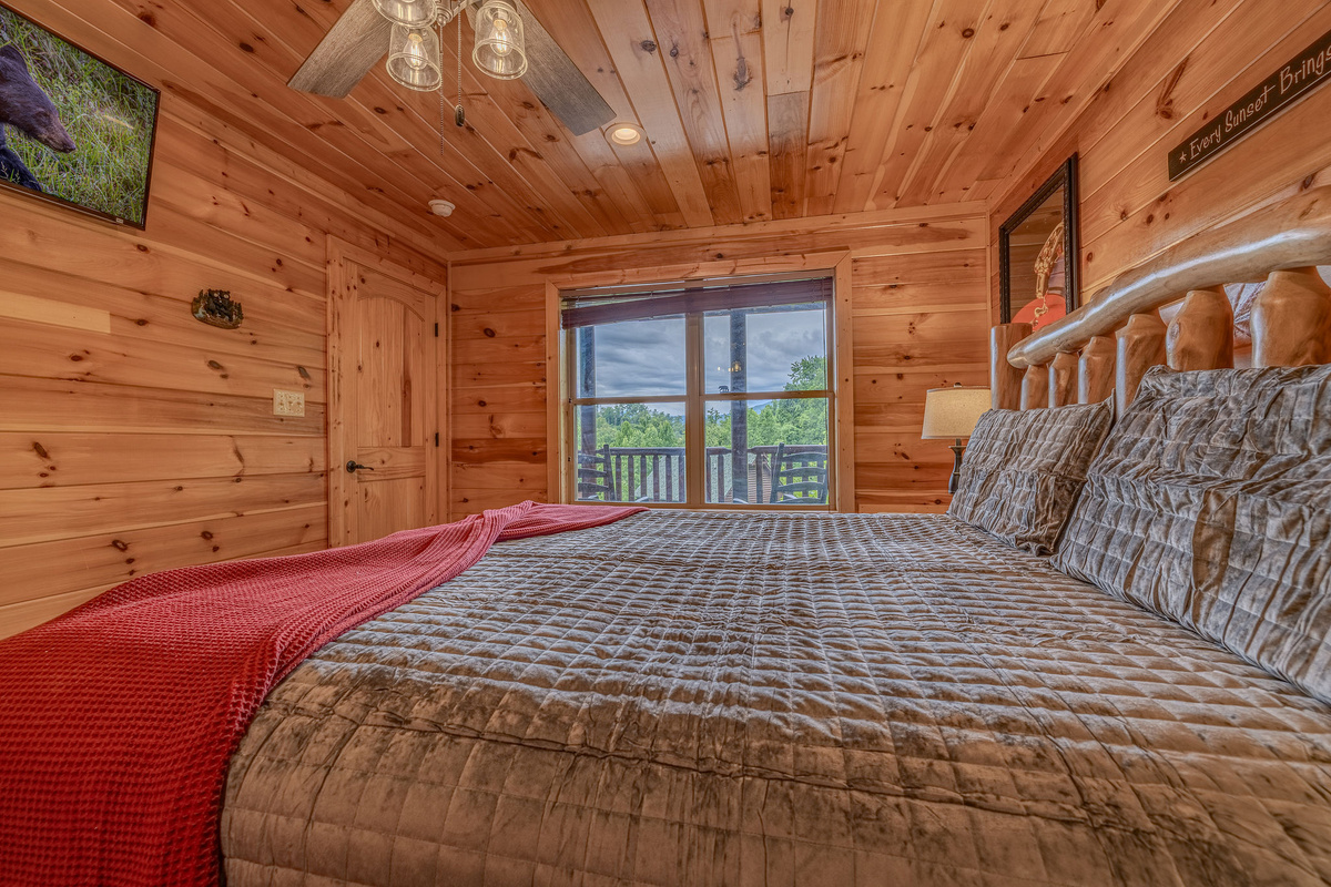 The Rhythm Suite includes a king bed, private bathroom, and jacuzzi tub for extra comfort during group stays.