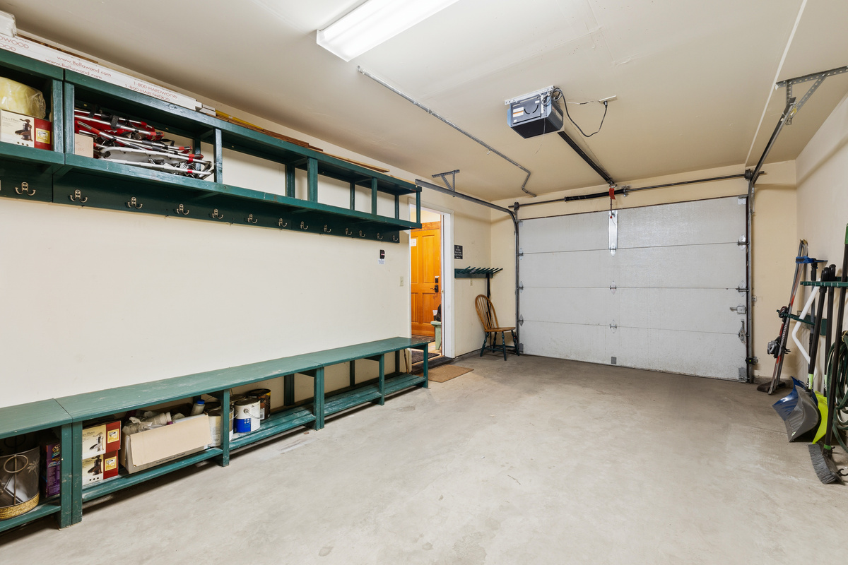 One-car garage designed with active groups in mind. There is a lot of space for gear storage and ski racks. 