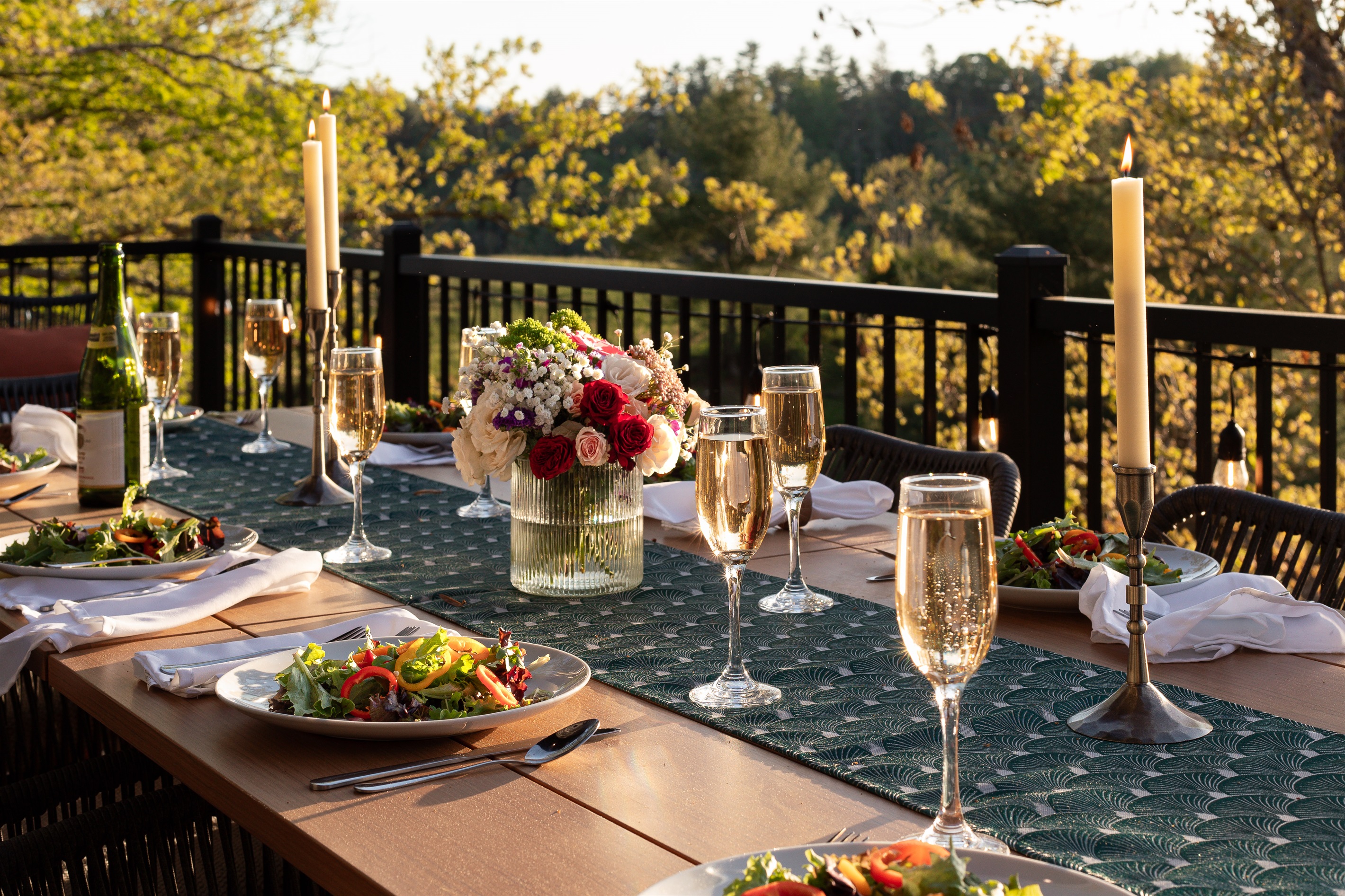 {Outdoor Dining Deck}
Gather for sunset dinners, celebratory toasts, and mountain-view meals that stretch long into the evening. Outdoor dining hits differently with views like these.