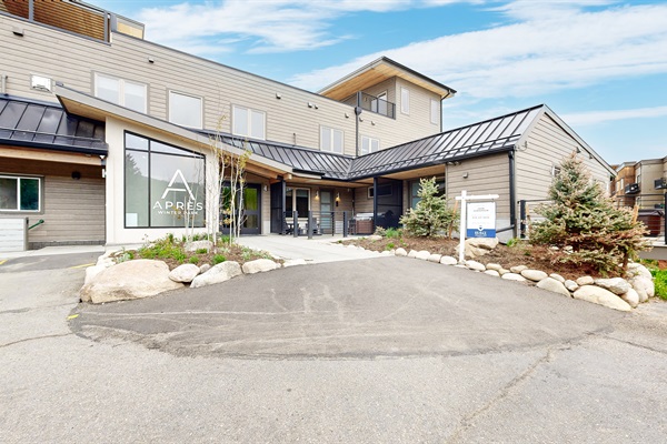 Apres Winter Park building