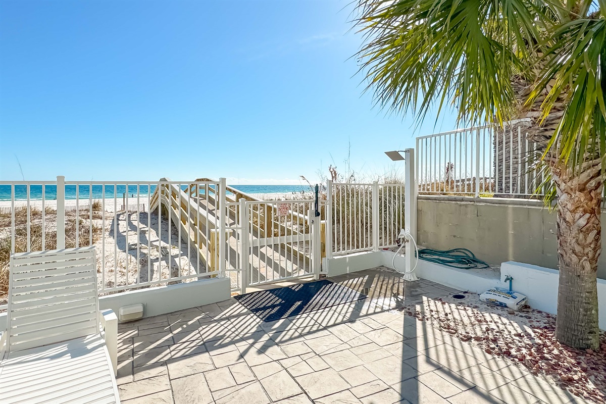 Directly on the sands, this beachfront building offers unparalleled access to the shore and stunning coastal views.