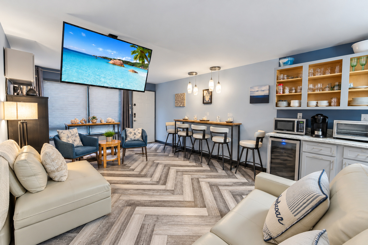 Gold Coast - Newly remodeled from floor to ceiling