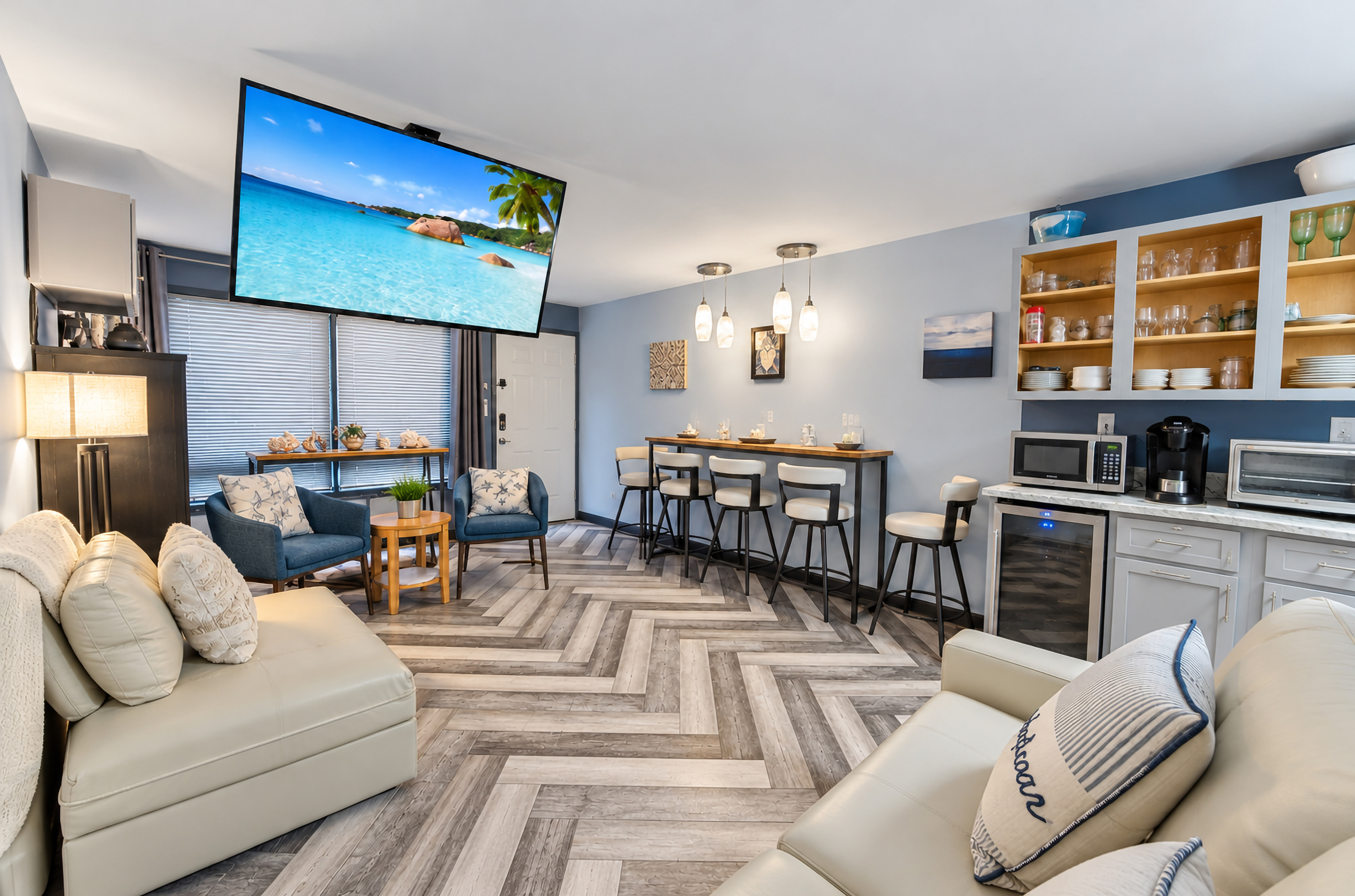 Gold Coast - Newly remodeled from floor to ceiling