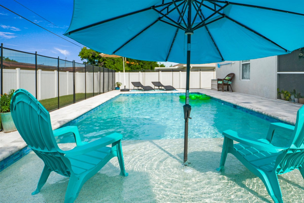 Heated Pool with sun shelf