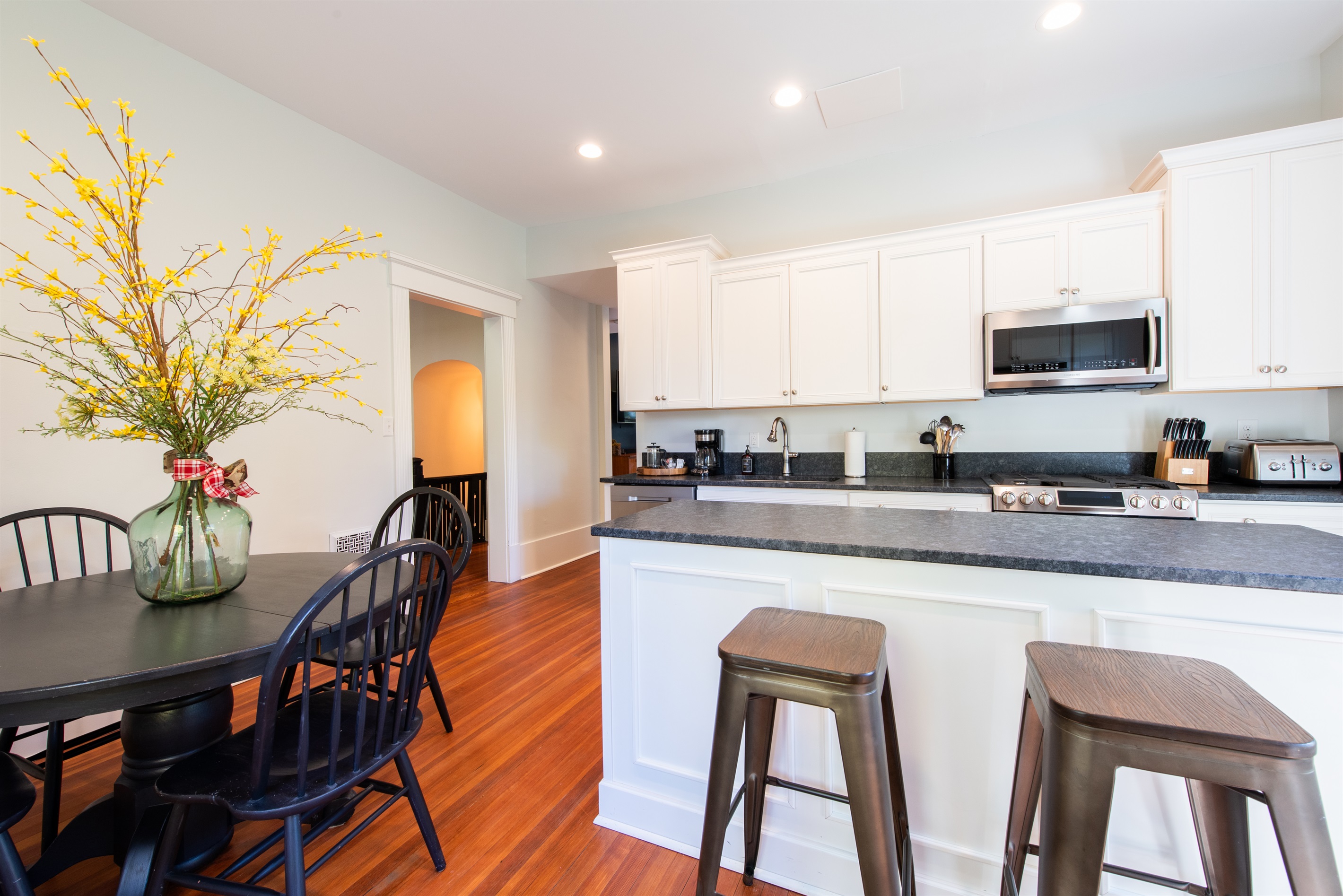 2nd Gourmet Kitchen ~ 2nd Floor ~ Top Of The Line Appliances ~ Seating For 6-8