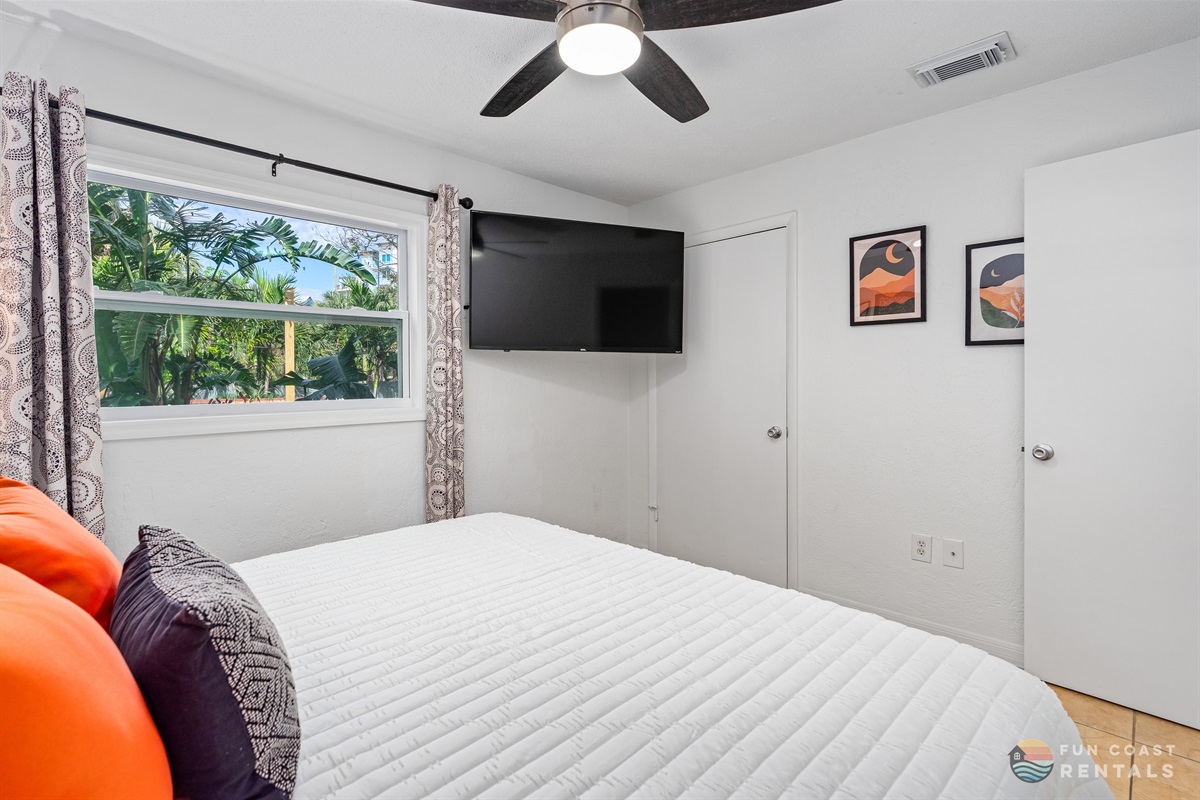 Third Bedroom with King bed and Smart TV!