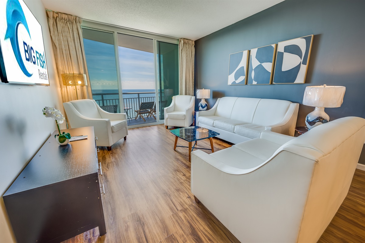 Living Room with Stunning Views🌊☀️
