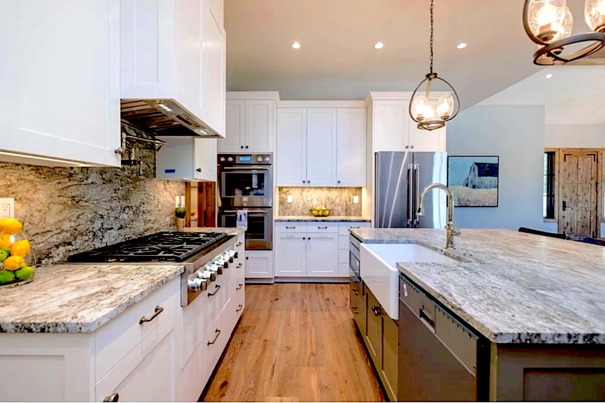 Kitchen- Gas cooktop, Double ovens, microwave, dishwasher