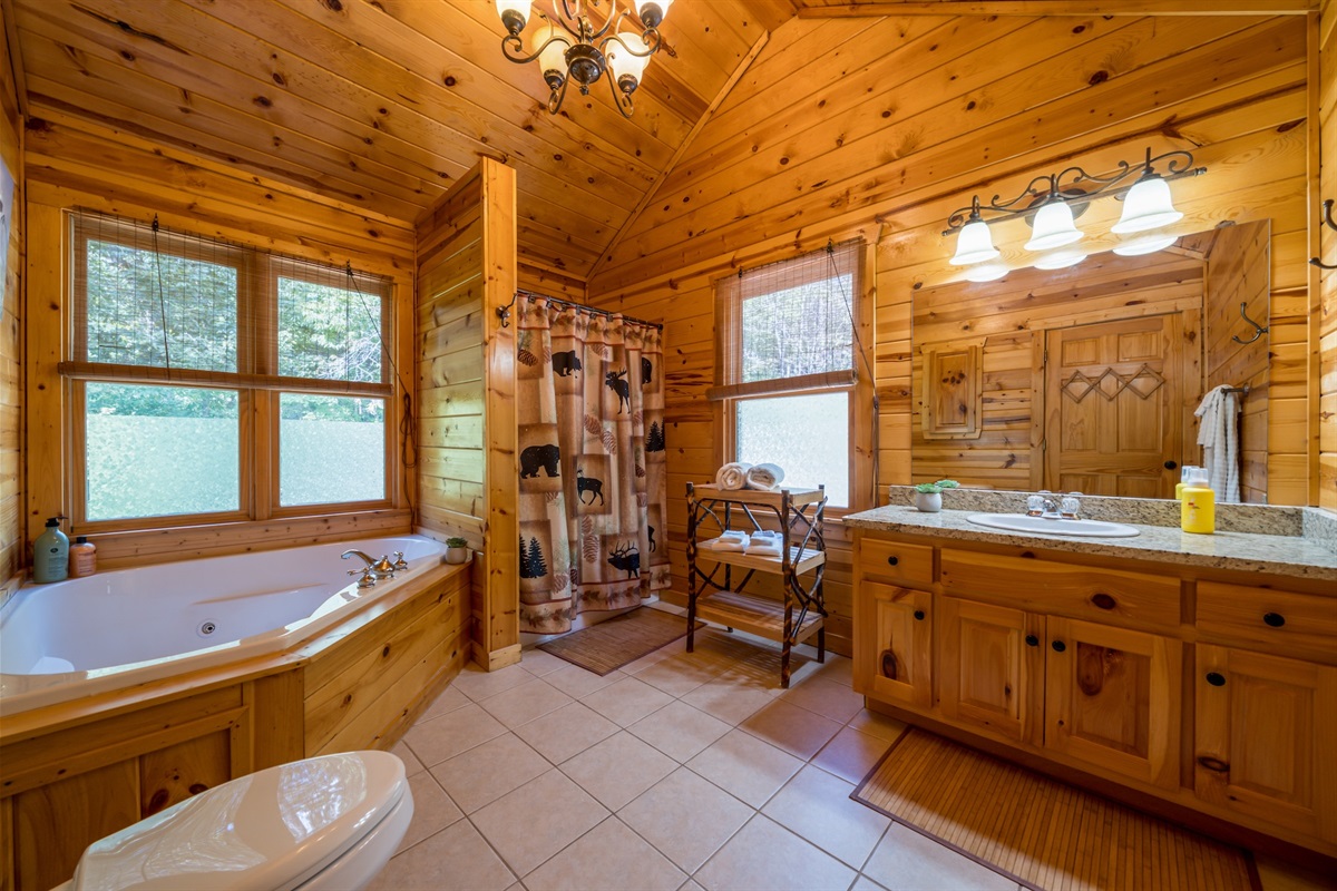 A full bathroom with a jetted tub and walk-in shower is just steps from the king bedroom, perfect for unwinding after a day of exploring. Complimentary shampoo, conditioner, and shower gel are provided for. 