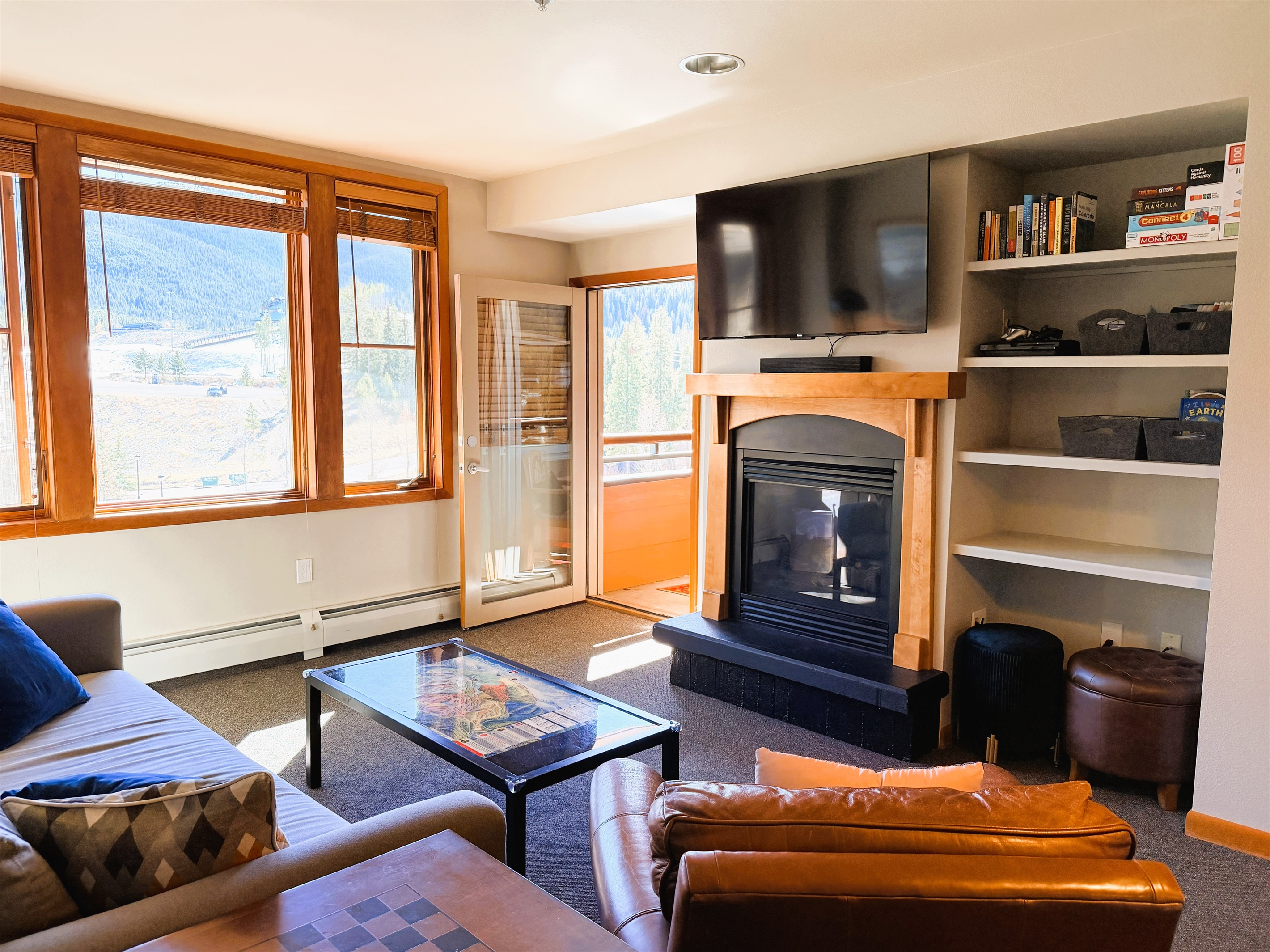 Fireplace, Smart TV, Games