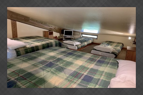 Loft area: 2 full-size beds, 2 twin beds.