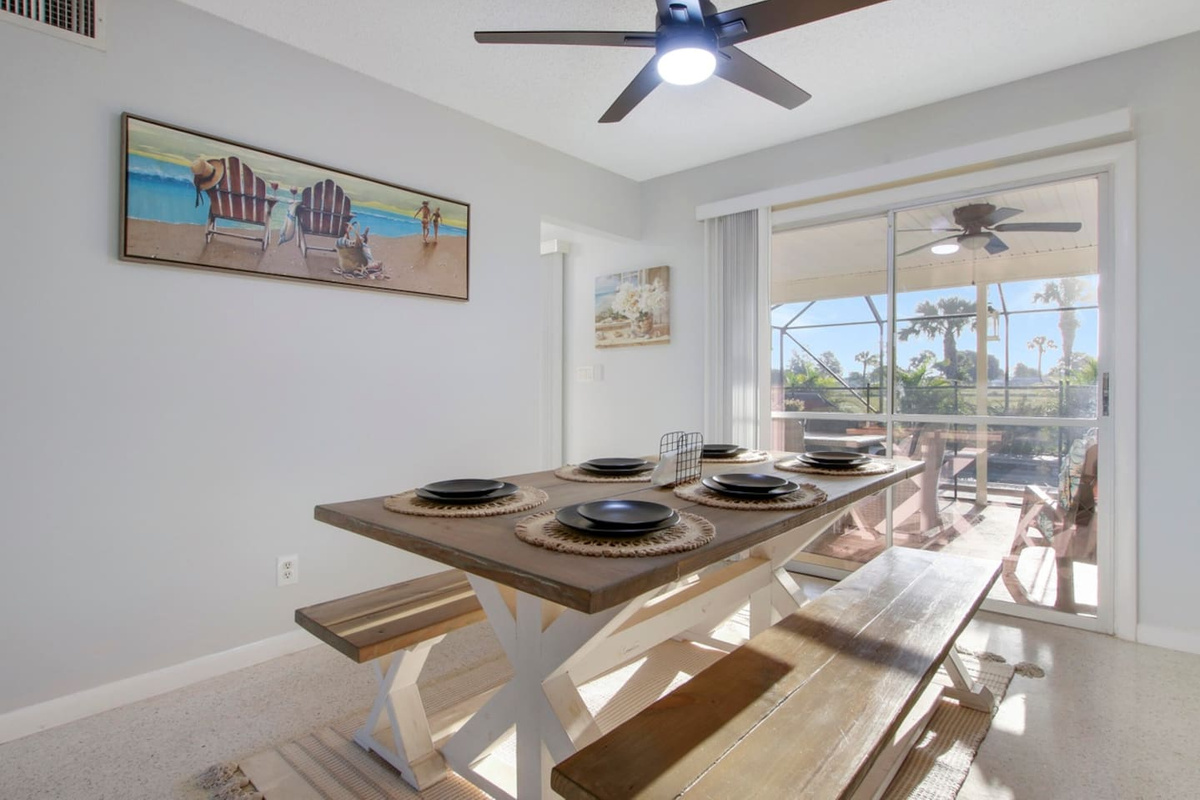 Indoor dining 