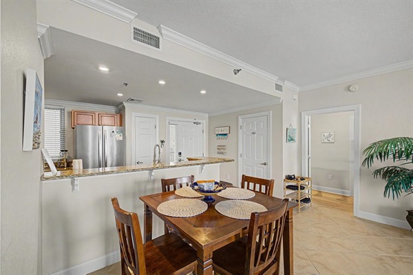 Dining area, seating for 4 with additional seating on balcony