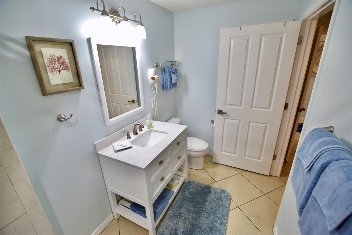 Destin West Gulfside #411: Primary Bath