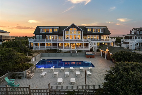 Experience the perfect stay in luxury and comfort at The Mark Twain.
