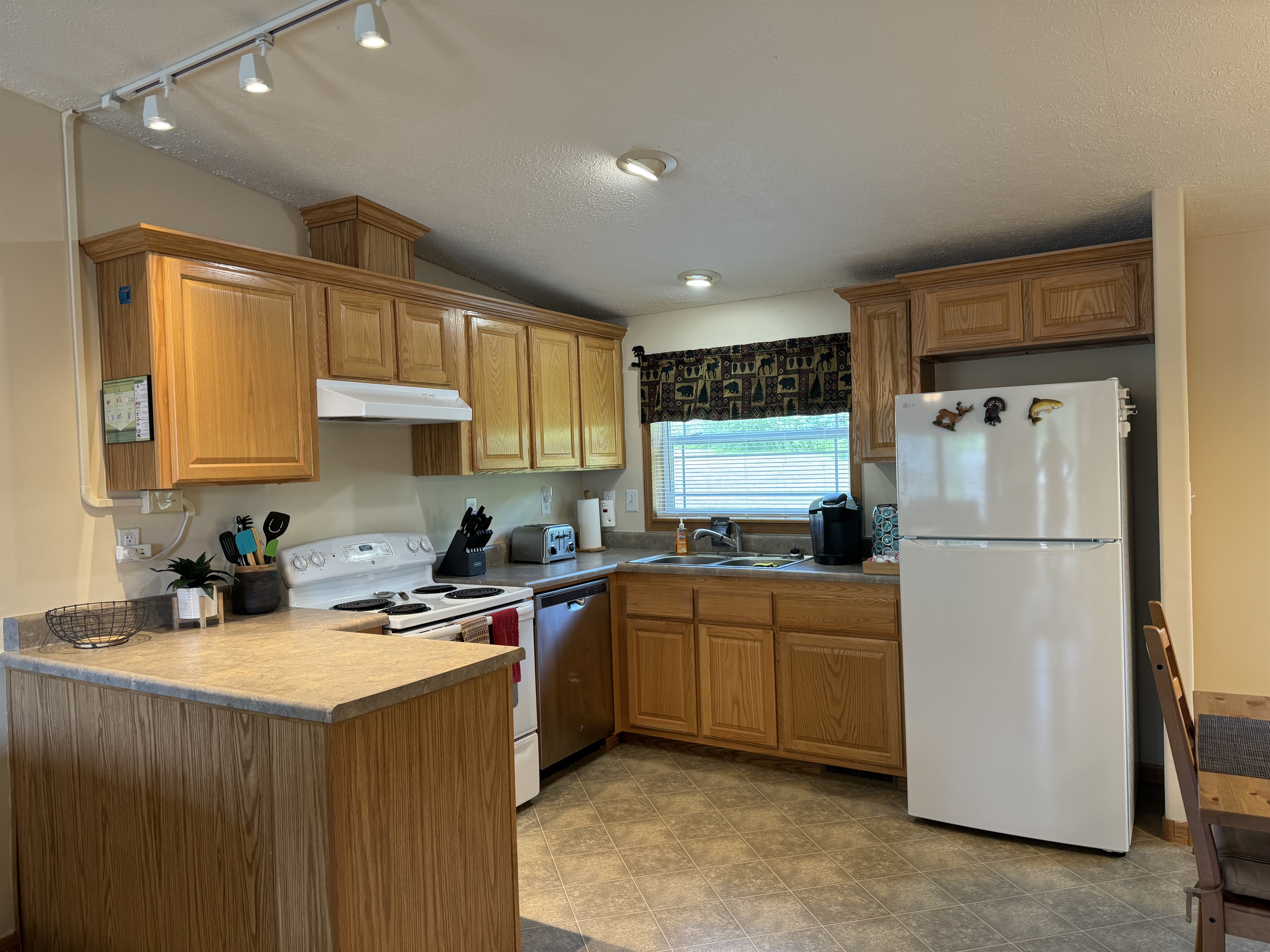 Fully stocked kitchen with tons of gadets