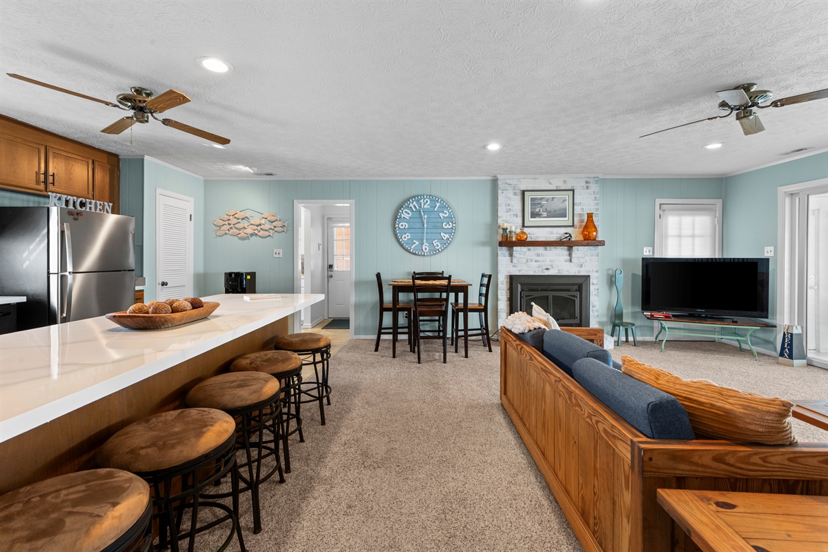 Bright Living Area: Enjoy open spaces, stylish décor, and a warm fireplace for memorable gatherings!